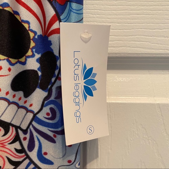 Lotus Legging Women’s Small Skulls Colorful - Picture 3 of 3
